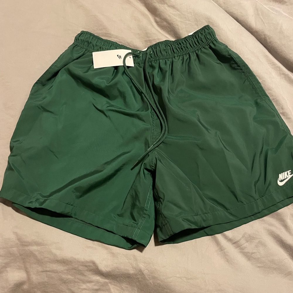 Nike Men's Club Woven Flow Shorts Fir Green New With Tags